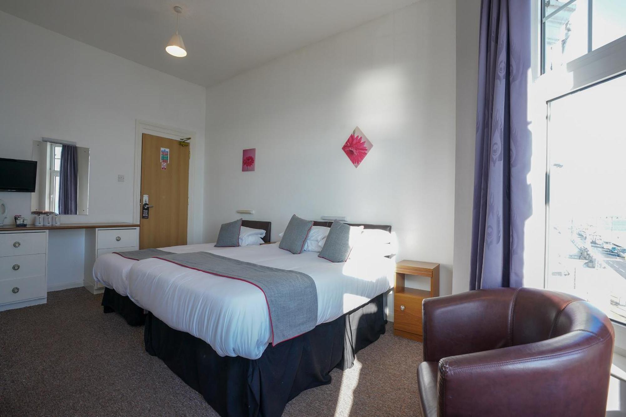 Oyo Shanklin Beach Hotel מראה חיצוני תמונה