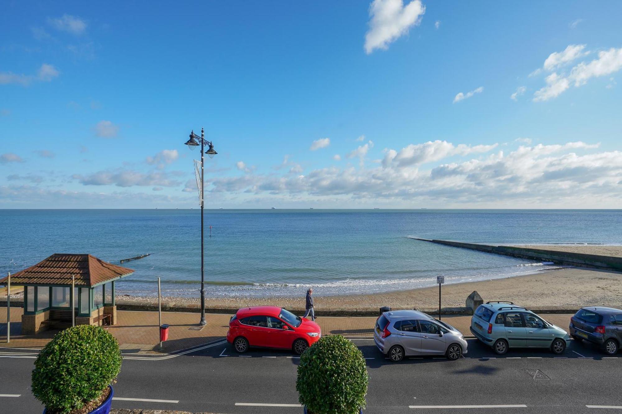 Oyo Shanklin Beach Hotel מראה חיצוני תמונה