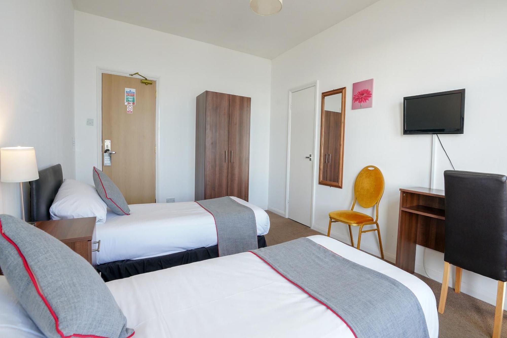 Oyo Shanklin Beach Hotel מראה חיצוני תמונה